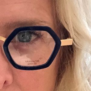 Meet your Posher, Caroline